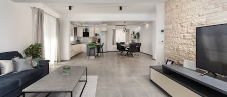 Télévision, cheminée