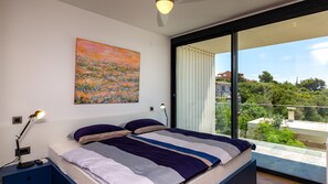 5 bedrooms, iron/ironing board, free WiFi, bed sheets