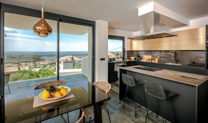 Kühlschrank, Mikrowelle, Ofen, Geschirrspüler