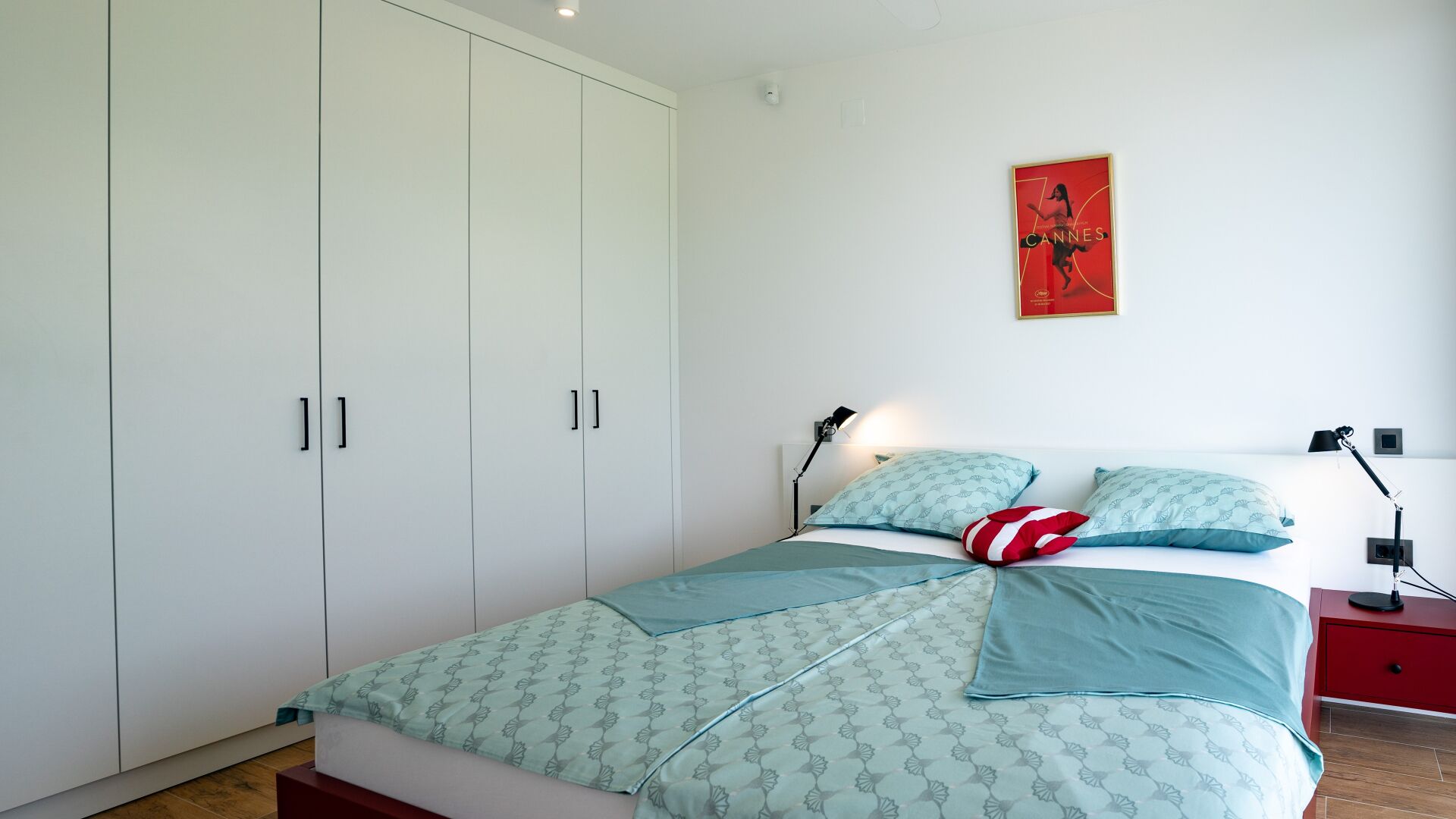 5 bedrooms, iron/ironing board, free WiFi, bed sheets