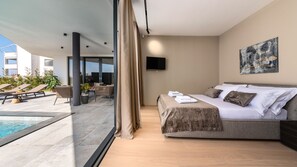 5 bedrooms, iron/ironing board, free WiFi, bed sheets