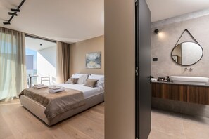 5 bedrooms, iron/ironing board, free WiFi, bed sheets