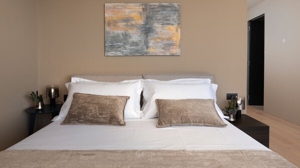 5 bedrooms, iron/ironing board, free WiFi, bed sheets