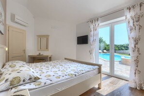 3 chambres, fer et planche à repasser, Wi-Fi gratuit, draps fournis