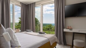 3 bedrooms, free WiFi, bed sheets