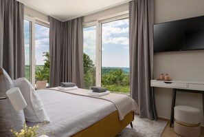 3 bedrooms, free WiFi, bed sheets