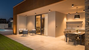 Outdoor dining - Villa Palmeta by Villas Guide (Bale)