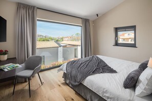 3 chambres, fer et planche à repasser, Wi-Fi gratuit, draps fournis