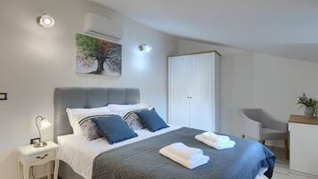 4 bedrooms, iron/ironing board, free WiFi, bed sheets
