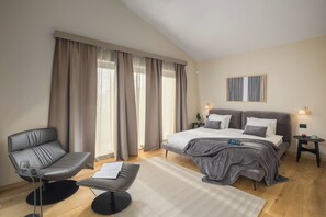 3 slaapkamers, een strijkplank/strijkijzer, gratis wifi, beddengoed