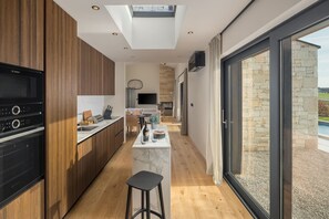 Kühlschrank, Mikrowelle, Ofen, Geschirrspüler
