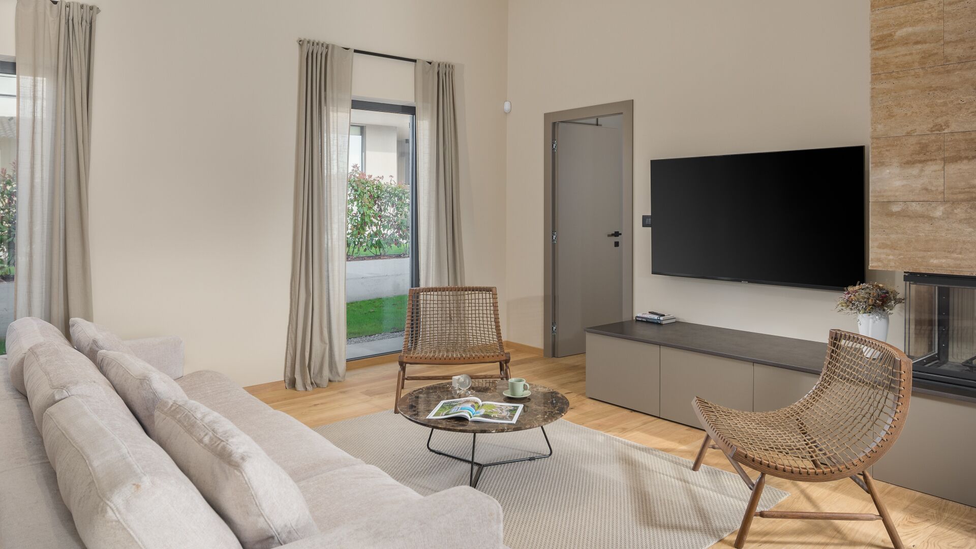 Fernseher, Kamin