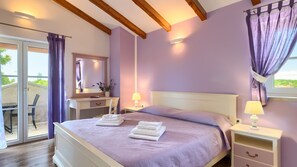 4 Schlafzimmer, Zimmersafe, Bügeleisen/Bügelbrett, kostenloses WLAN