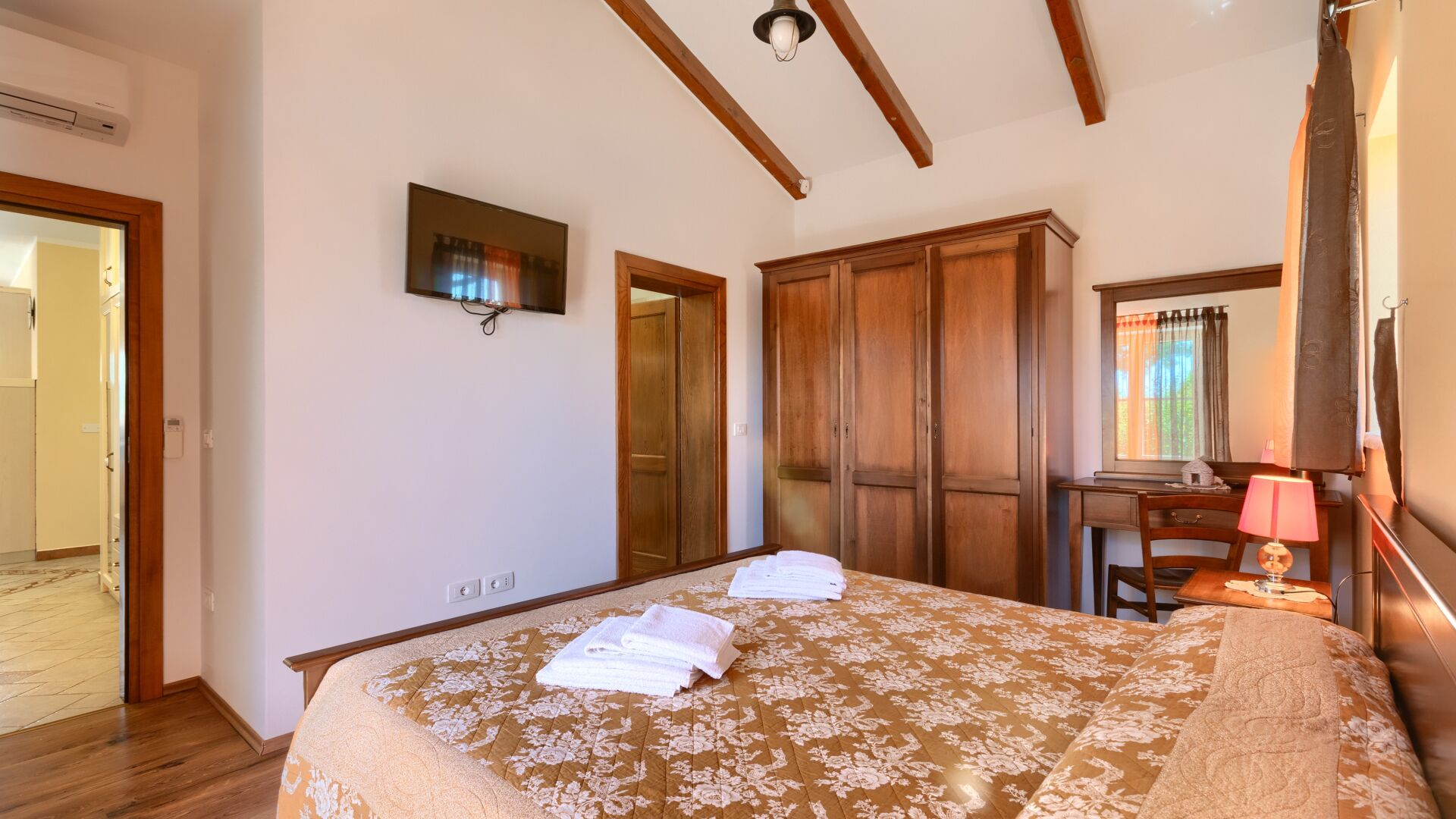 4 Schlafzimmer, Zimmersafe, Bügeleisen/Bügelbrett, kostenloses WLAN