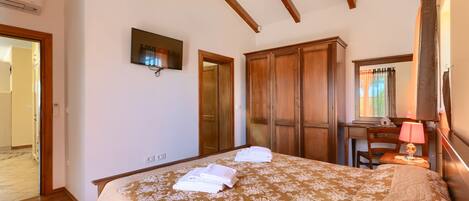 4 Schlafzimmer, Zimmersafe, Bügeleisen/Bügelbrett, kostenloses WLAN