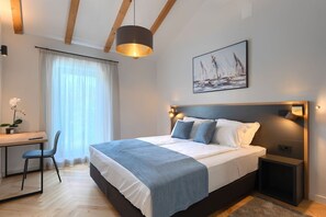 4 bedrooms, in-room safe, iron/ironing board, free WiFi