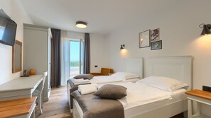 4 Schlafzimmer, Zimmersafe, Bügeleisen/Bügelbrett, kostenloses WLAN