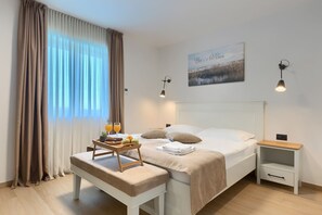 4 bedrooms, desk, iron/ironing board, free WiFi