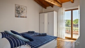 3 bedrooms, iron/ironing board, free WiFi, bed sheets