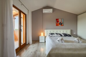 3 slaapkamers, een strijkplank/strijkijzer, gratis wifi, beddengoed