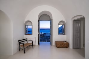 Superior Villa, 1 Bedroom (Caldera Sea View) | Egyptian cotton sheets, premium bedding, down duvets, in-room safe - Inspire Santorini Luxury Villas (Santorini)