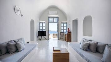 Family Villa, 3 Bedrooms (Caldera Sea View) | Living area