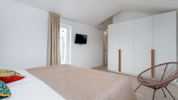 3 bedrooms, iron/ironing board, free WiFi, bed sheets - Villa No.18 by Villas Guide (Tar)