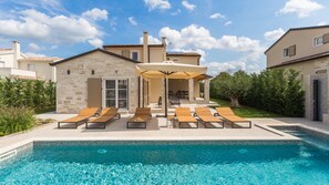 A heated pool - Villa No.18 by Villas Guide (Tar)