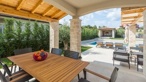 Outdoor dining - Villa No.18 by Villas Guide (Tar)