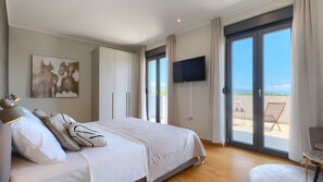 3 bedrooms, in-room safe, iron/ironing board, free WiFi