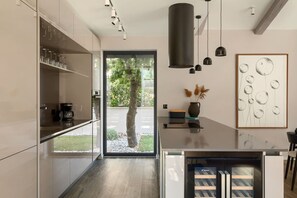 Réfrigérateur, micro-ondes, four, lave-vaisselle