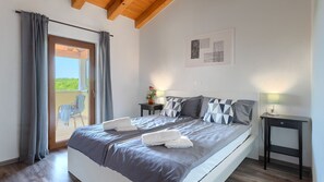 4 soverom, strykejern/-brett, wi-fi (inkludert) og sengetøy