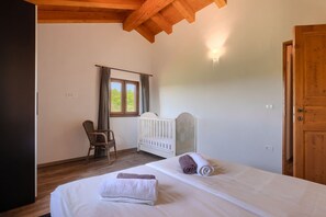 4 Schlafzimmer, Bügeleisen/Bügelbrett, kostenloses WLAN, Bettwäsche