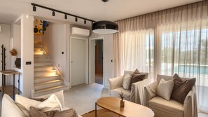 Televisión y chimenea 