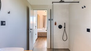 Shower, hair dryer, towels - Villa Albona by Villas Guide (Porec)