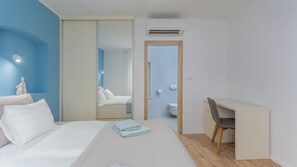 4 chambres, coffres-forts dans les chambres, fer et planche à repasser