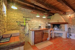 Kylskåp, mikrovågsugn, ugn och diskmaskin