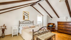 3 makuuhuonetta, silitysrauta/-lauta, ilmainen Wi-Fi, vuodevaatteet