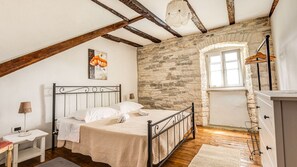 3 chambres, fer et planche à repasser, accès au Wi-Fi (inclus)