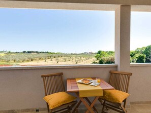 Outdoor dining - Villa Angelina by Villas Guide (Novigrad)