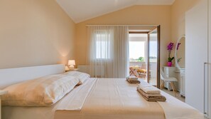 3 bedrooms, iron/ironing board, free WiFi, bed sheets - Villa Angelina by Villas Guide (Novigrad)