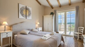 5 chambres, fer et planche à repasser, Wi-Fi gratuit, draps fournis