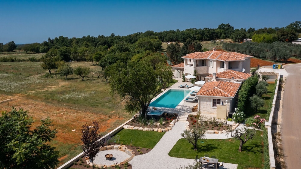 Villa Raspal Villa Rapavel by Villas Guide - Rapavel | Vrbo