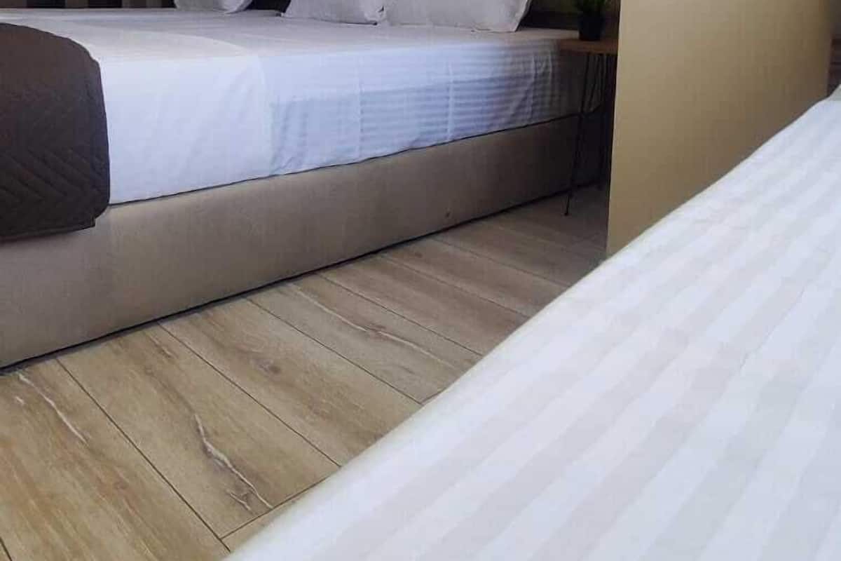 Habitación triple panorámica | Cortinas opacas, tabla de planchar con plancha, wifi gratis