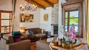TV, fireplace