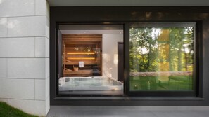 Tina de hidromasaje al aire libre