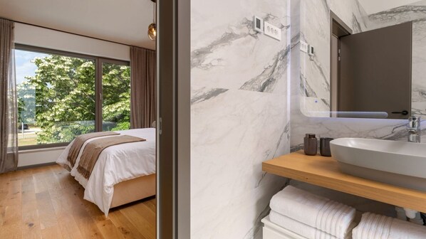 3 bedrooms, in-room safe, desk, iron/ironing board - Villa Lipa Tree by Villas Guide (Novigrad)