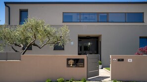 A modern building with a tree in front, a door, and a sign that reads 'Villa Lipa Tree.' - Villa Lipa Tree by Villas Guide (Novigrad)