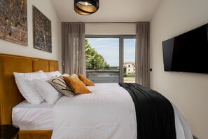 3 bedrooms, in-room safe, desk, iron/ironing board