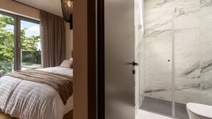 3 bedrooms, in-room safe, desk, iron/ironing board